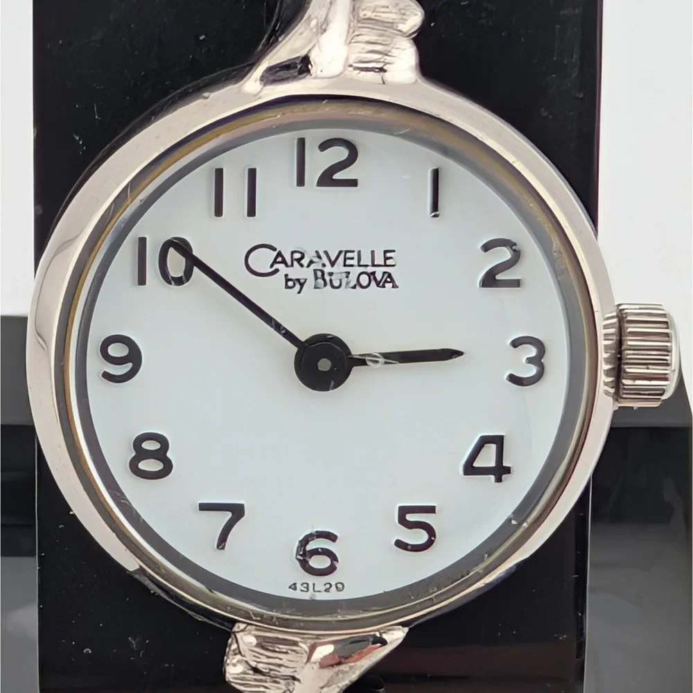 Caravelle‎ Bulova Watch Womens Silver White Dial Expansion Band 43L20